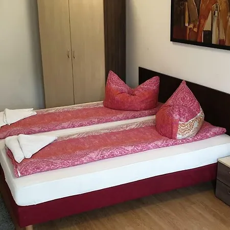 Apartmenthaus Beim Lkh I Free Parking I Self Check-in Guest house *