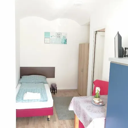 Apartmenthaus Beim Lkh I Free Parking I Self Check-in