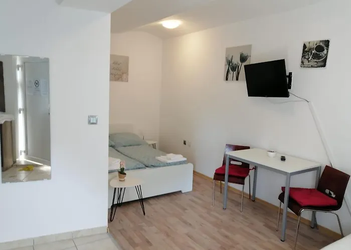 Apartmenthaus Beim Lkh I Free Parking I Self Check-in Pensión