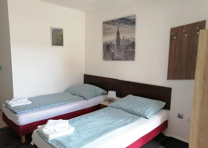 Pensión Apartmenthaus Beim Lkh I Free Parking I Self Check-in Graz